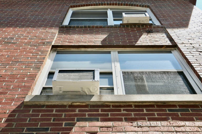 Window air conditioning units