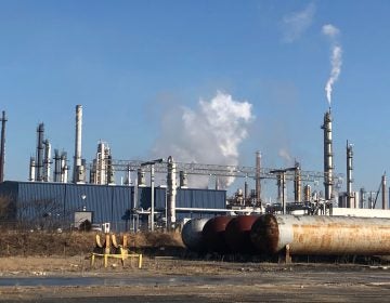 The Delaware City Refinery in New Castle, Del. A new report on air pollution from the Lung Association focuses on the four-state, 16-county Philadelphia-Reading-Camden-PA-NJ-DE-MD metro area. (Cris Barrish/WHYY)