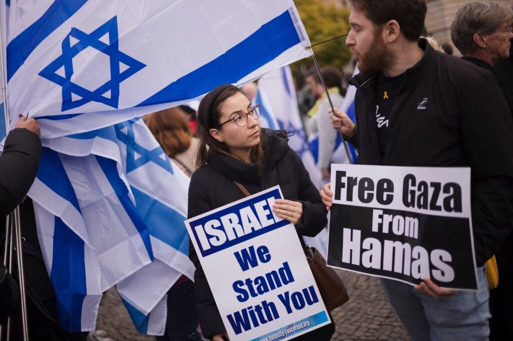 People holding Israeli flags and signs reading ISRAEL WE STAND WITH YOU and FREE GAZA FROM HAMAS