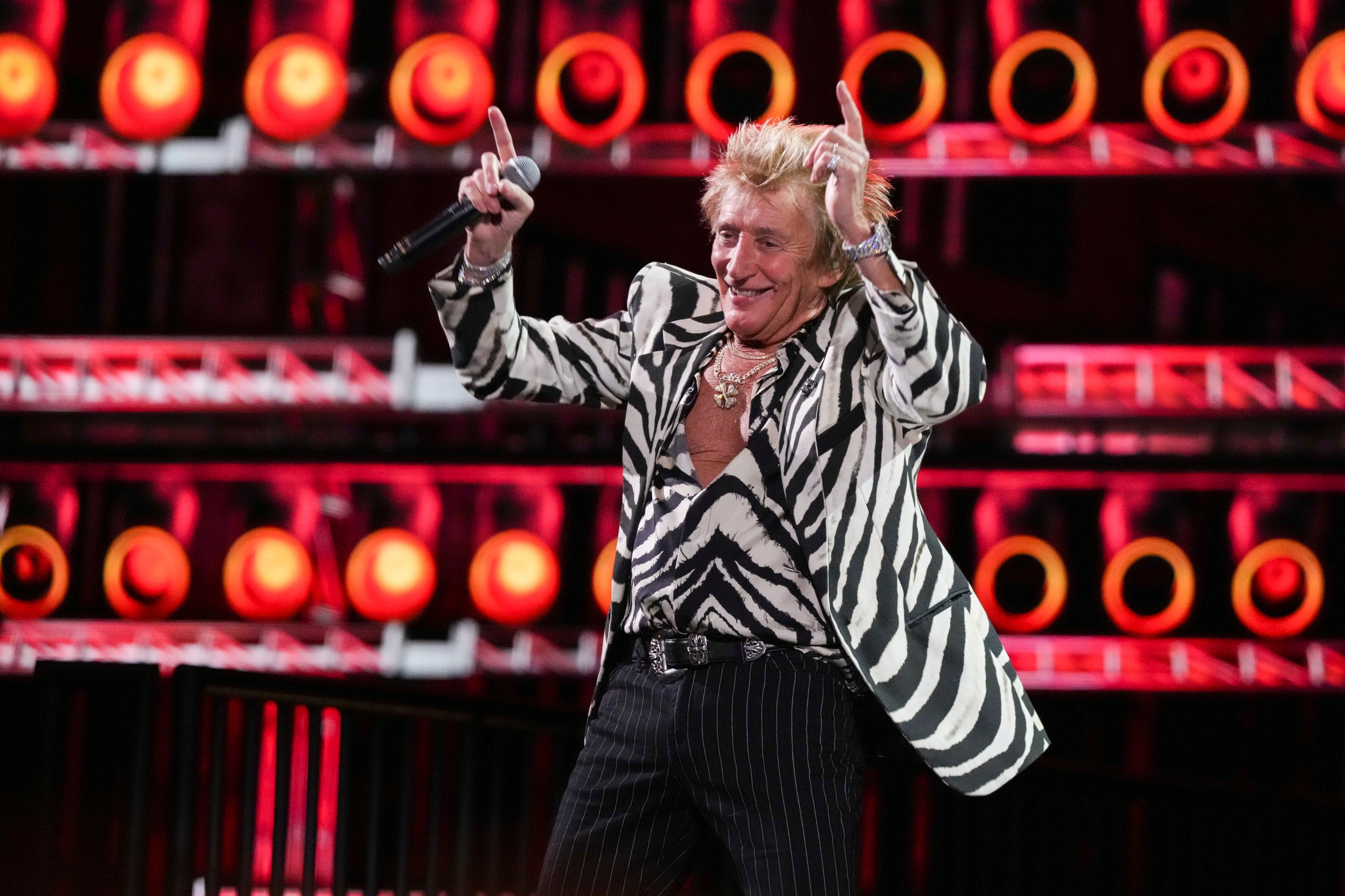 Rod Stewart performing