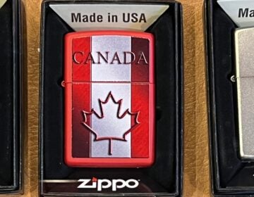 The image shows a lighter from the Pennsylvania-based company Zippo, decorated with the Canadian flag. Many local businesses in the Greater Philadelphia area depend on Canada as a key trading partner. Is our relationship at risk?
(Photo: Andreas Copes)
